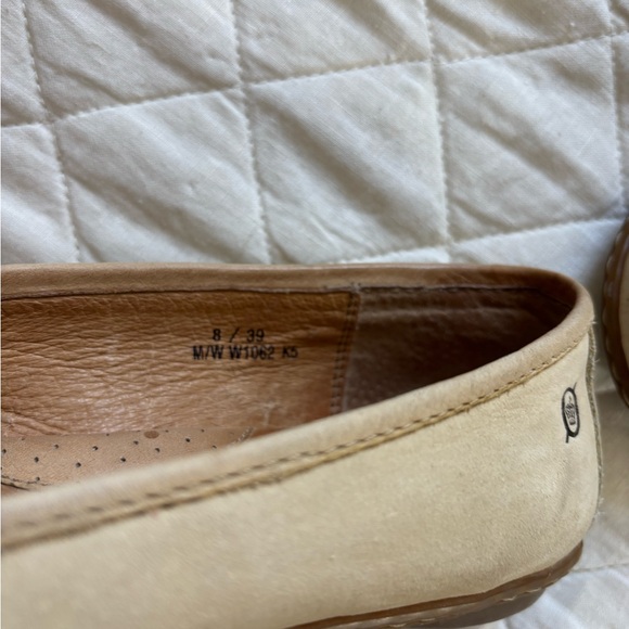 Born Women's Cream light tan Loafers size 8 EUC - Picture 4 of 9